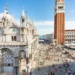 Due Leoni Terrace In St Mark's Square Διαμέρισμα