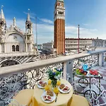 Due Leoni Terrace In St Mark's Square Διαμέρισμα *