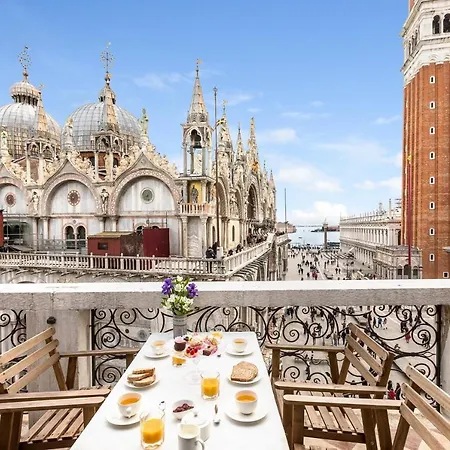 Due Leoni Terrace In St Mark's Square Apartmán