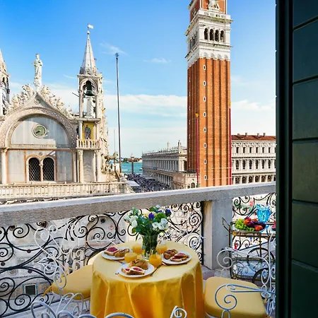 Due Leoni Terrace In St Mark's Square * Benátky