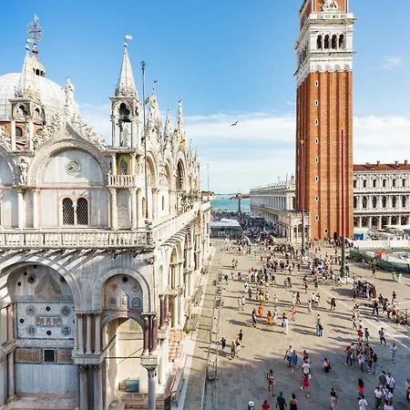 Due Leoni Terrace In St Mark's Square Apartmán