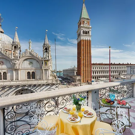 Apartmán Due Leoni Terrace In St Mark's Square Benátky