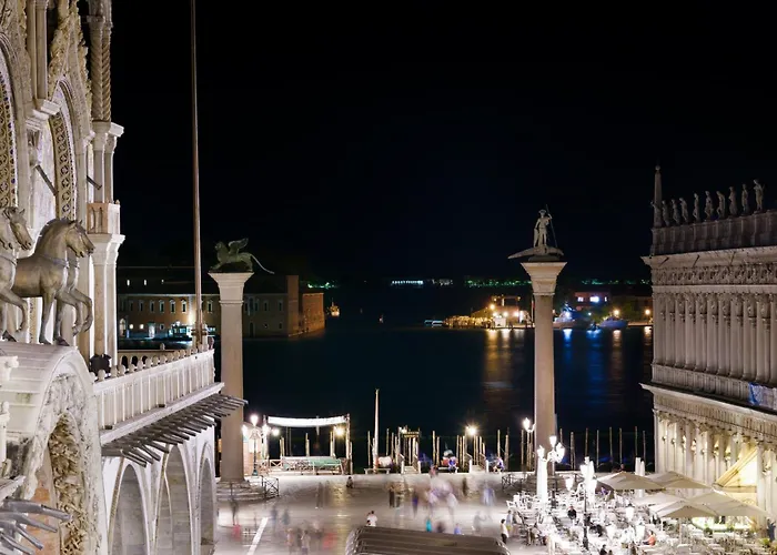 Apartment Due Leoni Terrace In St Mark's Square *