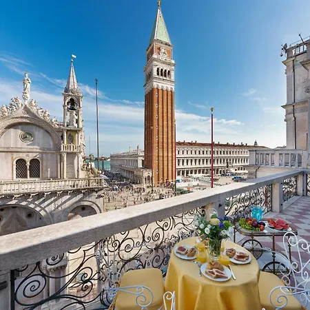 Due Leoni Terrace In St Mark's Square ונציה