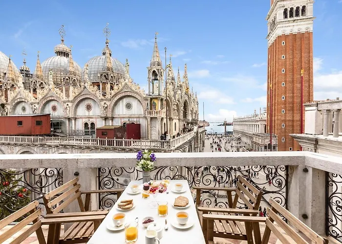Due Leoni Terrace In St Mark's Square شقة