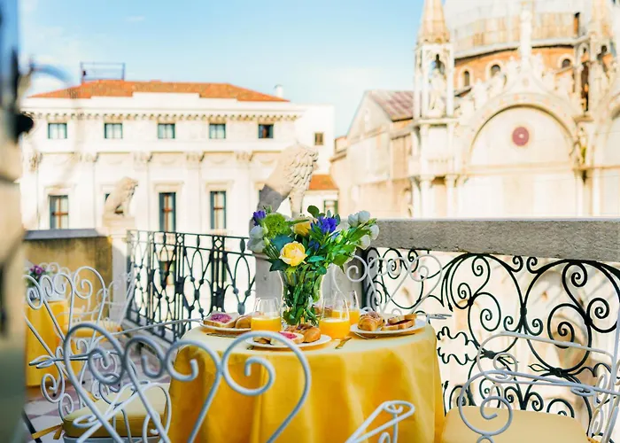 Due Leoni Terrace In St Mark's Square *