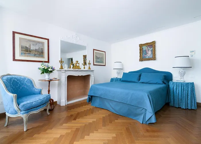 Due Leoni Terrace In St Mark's Square *