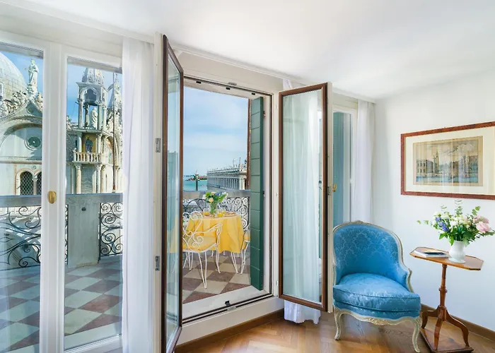 Due Leoni Terrace In St Mark's Square