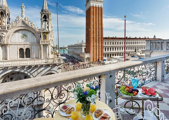 Due Leoni Terrace In St Mark's Square דירה *
