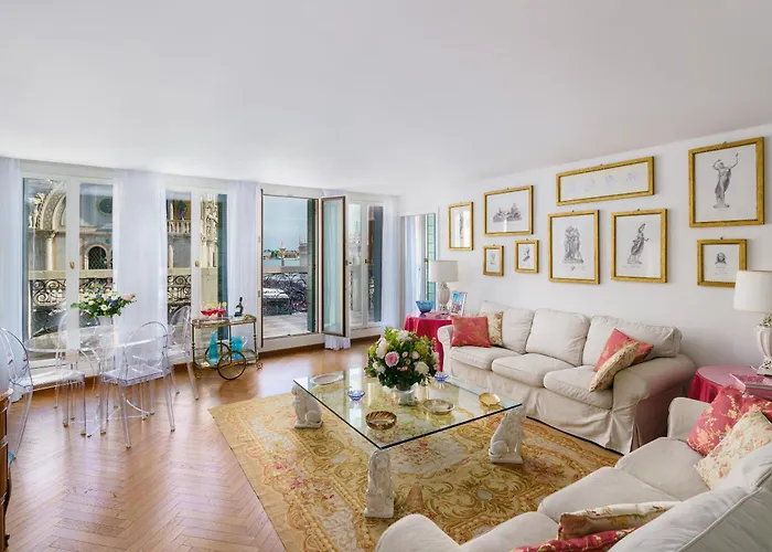 Due Leoni Terrace In St Mark's Square *