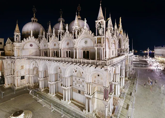 Due Leoni Terrace In St Mark's Square *