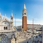 아파트 Due Leoni Terrace In St Mark's Square