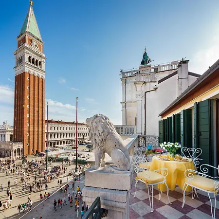 Due Leoni Terrace In St Mark's Square *
