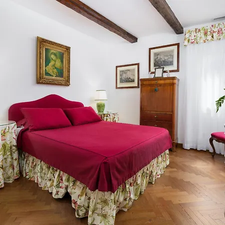 Due Leoni Terrace In St Mark's Square Apartment