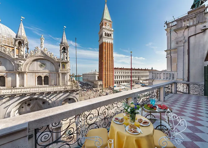 Due Leoni Terrace In St Mark's Square Venedig