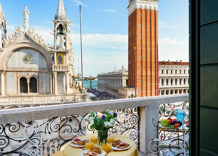 Due Leoni Terrace In St Mark's Square * Venedig